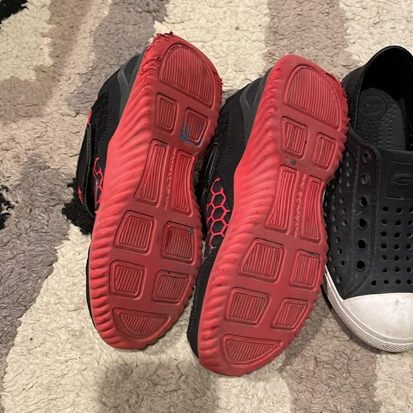 Boys shoes by sketchers sizes 13-1 - Picture 5 of 10